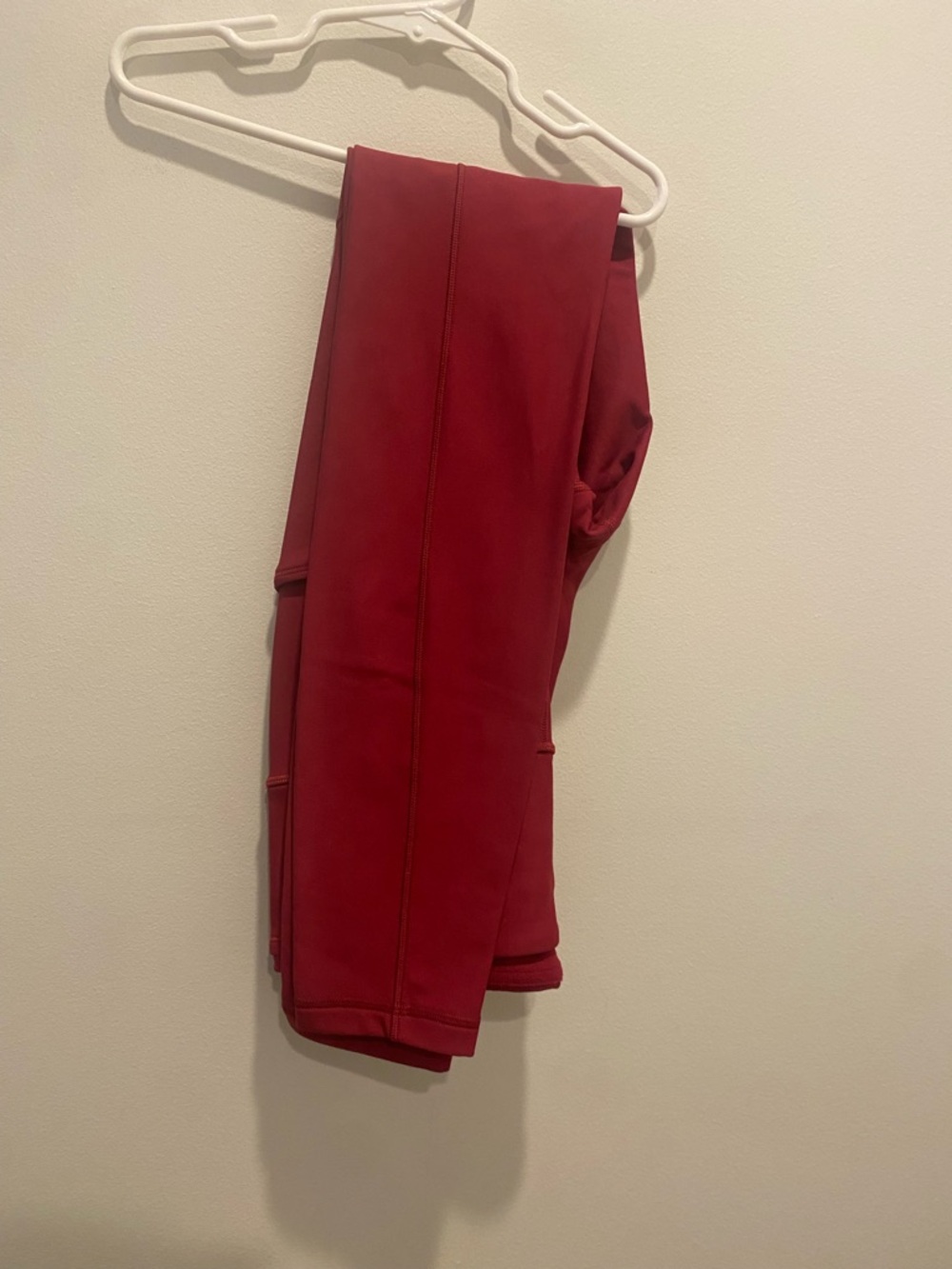 lululemon maroon/cranberry leggings with pockets!